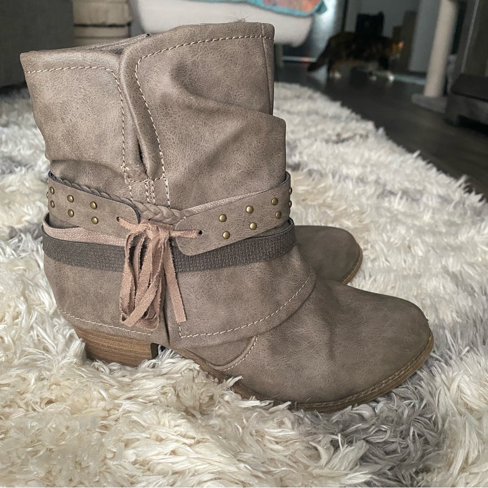 Size 6 Maurices Boots
